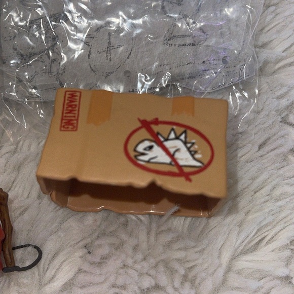 Pop mark Hirono echo Cute Figurine with box collectable item NWT resin plastic - Picture 10 of 14